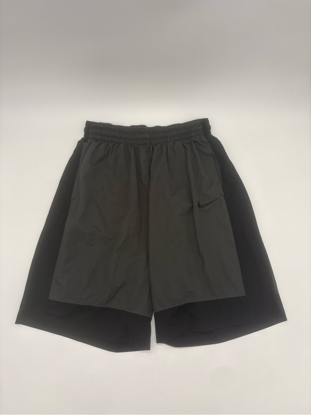 Nike Men’s Large Dri-FIT Basketball Shorts Black Gray 10.5” Inseam